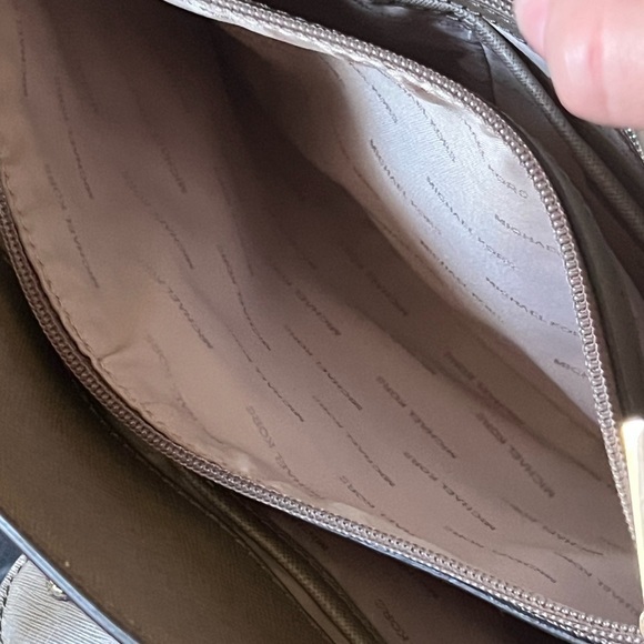 Michael Kors Emma Satchel Lock & Key Handbag with dust cover - Picture 10 of 16